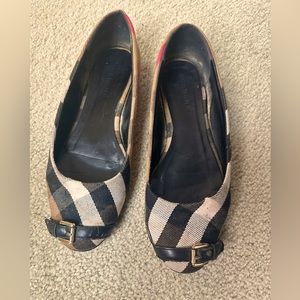 Burberry flats in 8